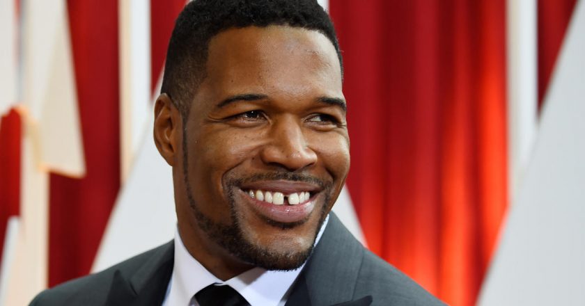 Michael Strahan tests positive for COVID-19 – CBS News