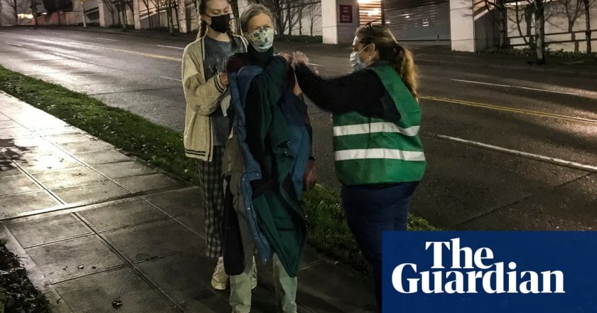 Seattle hospitals rush to dole out 1,300 Covid vaccine doses in the middle of the night – The Guardian