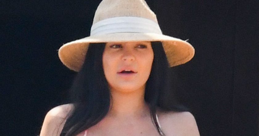 Kylie Jenner Vacations in a Neon Orange Bikini & Cutout Tangerine Dress – Yahoo Lifestyle