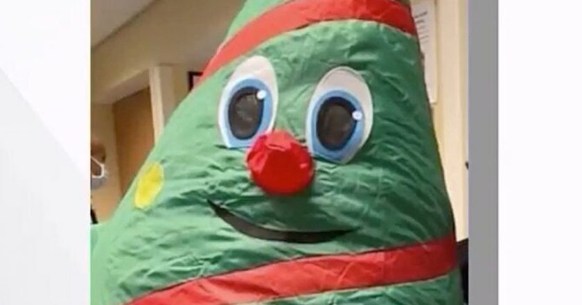 Inflatable Christmas Costume May Have Spread Coronavirus To 44 Hospital Workers – HuffPost