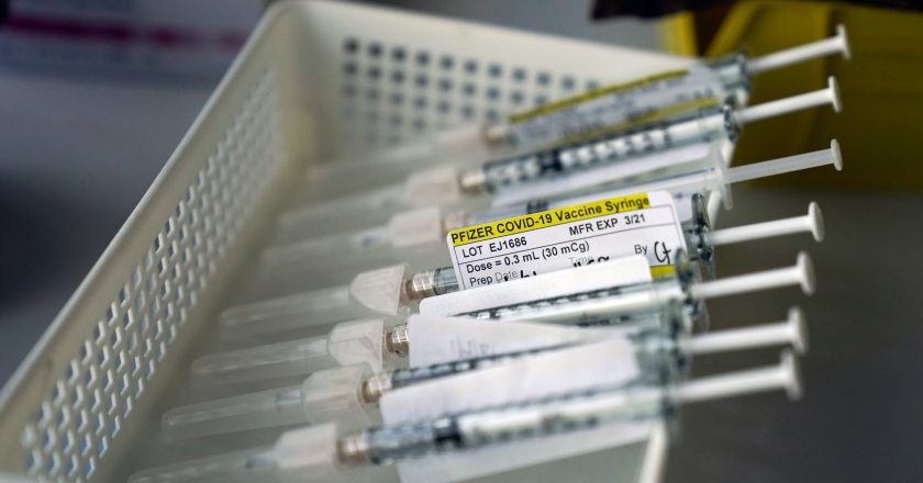 Pfizer study suggests vaccine works against virus variant – The Associated Press