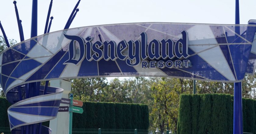 Disneyland to Become Mass COVID-19 Vaccination Site – Deadline