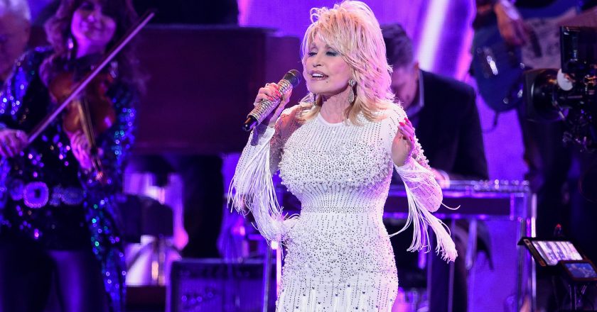 Dolly Parton teams with dear friend Barry Gibb for redo of Bee Gees classic Words – USA TODAY