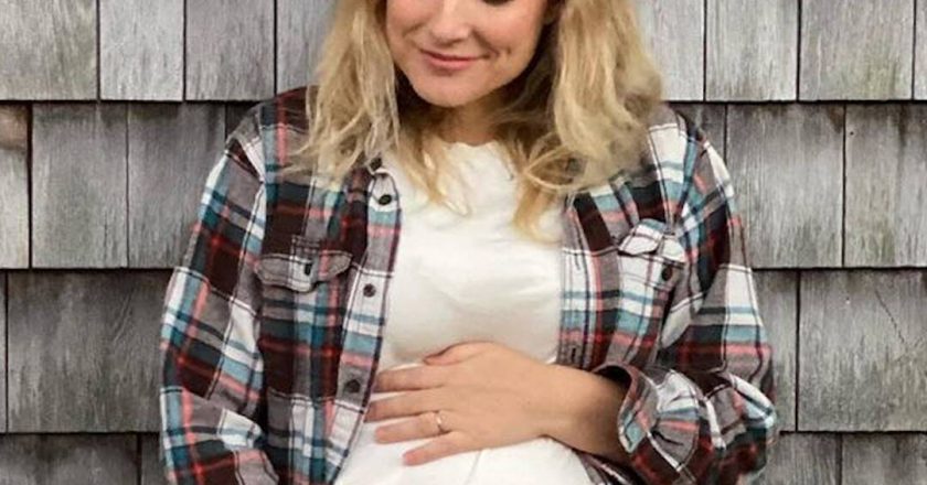 Pregnant Influencer Emily Mitchells Cause of Death Revealed – E! NEWS