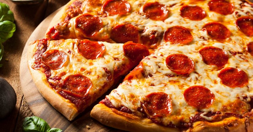 Company paying $500 for someone to watch Netflix, eat pizza all day – Fox News