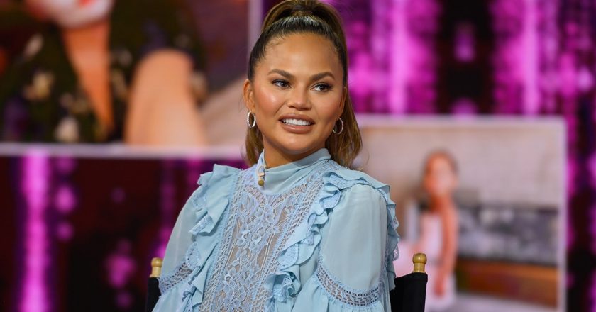 Chrissy Teigen ripped as unrelatable for tweet complaining about 13,000 dollar Cabernet at restaurant – Fox News