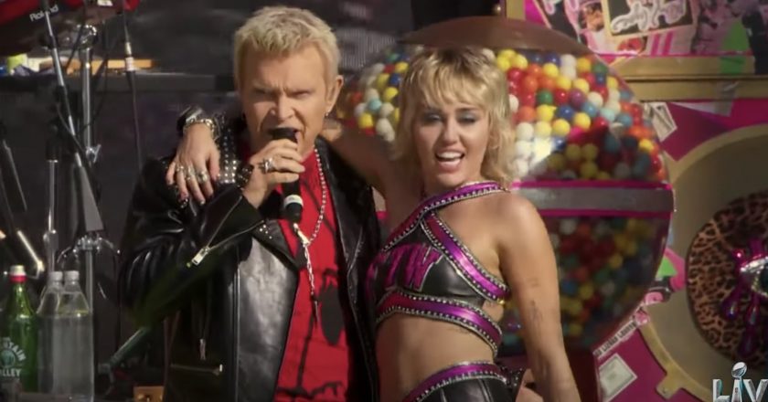 Watch Miley Cyrus Headline Super Bowl LV Tailgate, Bring Out Billy Idol – Rolling Stone