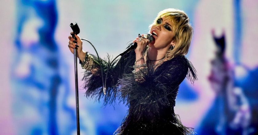 Watch Miley Cyrus bring Joan Jett and Billy Idol on stage at Super Bowl 2021 pre-show – CNET