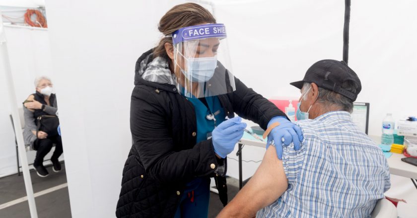 OC won’t start vaccinating teachers, food workers for at least two weeks – OCRegister