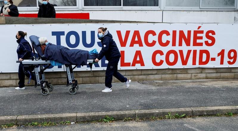 French hospitals to move into crisis mode from Thursday: newspaper – Reuters