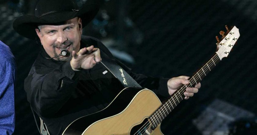 He’s coming back to Kansas City: Garth Brooks announces concert at Arrowhead Stadium – KMBC Kansas City