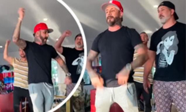 Backstreet Boys and NSYNC send fans into a frenzy as they join forces to create hybrid group – Daily Mail