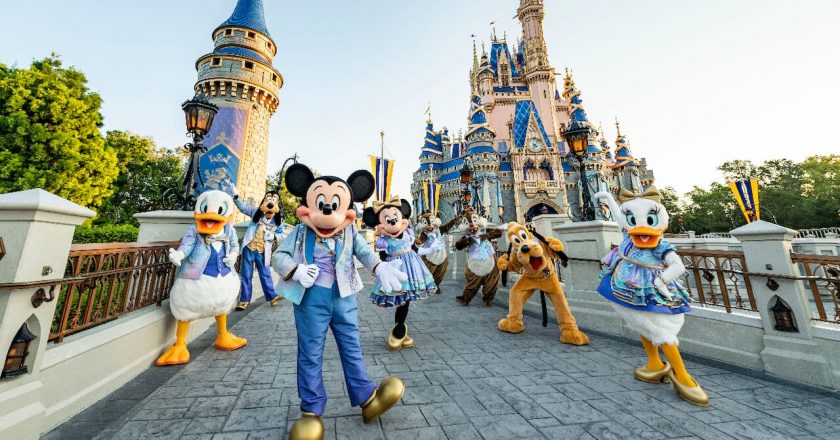 “Mickeys Celebration Cavalcade” Debuting October 1 at Magic Kingdom for 50th Anniversary – wdwnt.com