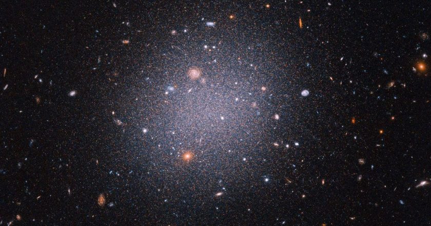 A strange galaxy 72 million light-years away seems to be missing its dark matter – Yahoo News