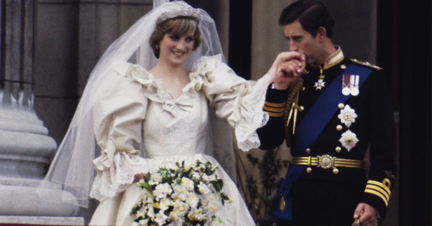 Princess Diana’s wedding dress goes on display at Kensington Palace – Fox News