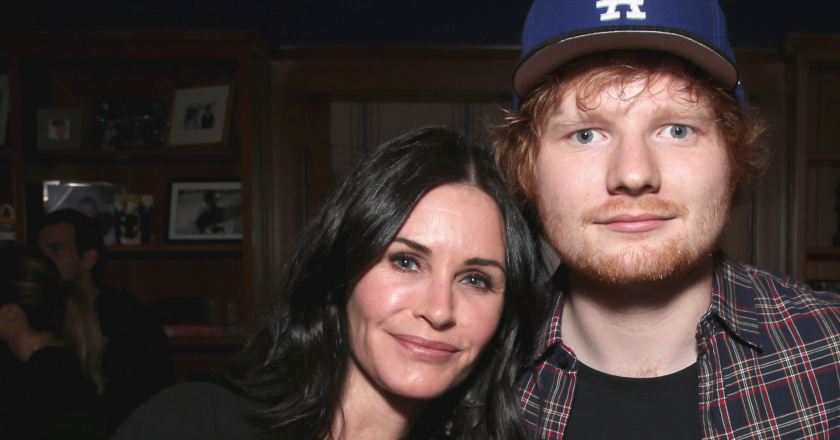 The NSFW gift Courteney Cox keeps getting from Ed Sheeran – Yahoo Entertainment