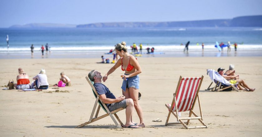 Carcinogen found in some popular sunscreens and after-sun products including Neutrogena, tests show – CBS News