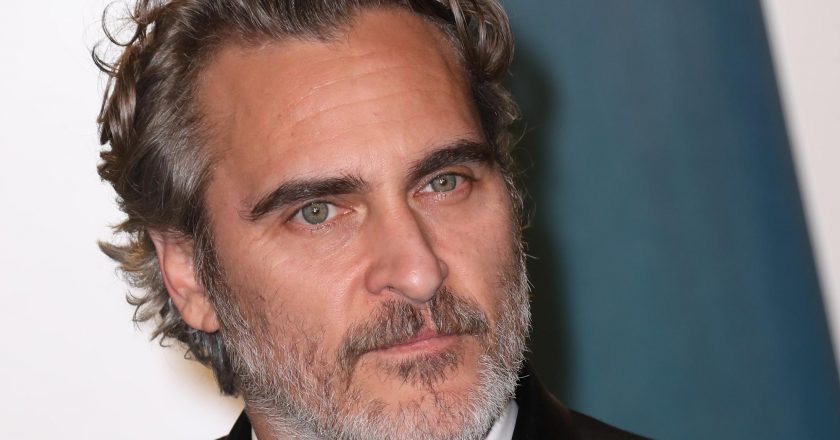 Joaquin Phoenix wont force his son to be vegan but isnt going to indoctrinate him with the idea that McDonald’s have a Happy Meal – Yahoo Entertainment