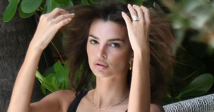 Emily Ratajkowski Is a Real Life Mermaid in a Glittering Shell Bralette & Neon Maxi Skirt – Yahoo Lifestyle