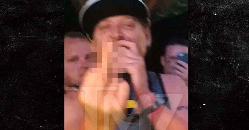 Kid Rock Hurls Homophobic Slur Onstage at Tennessee Bar – TMZ