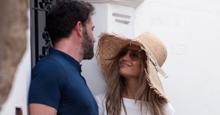 Jennifer Lopez cant keep her eyes off of Ben Affleck during Italian getaway – Fox News