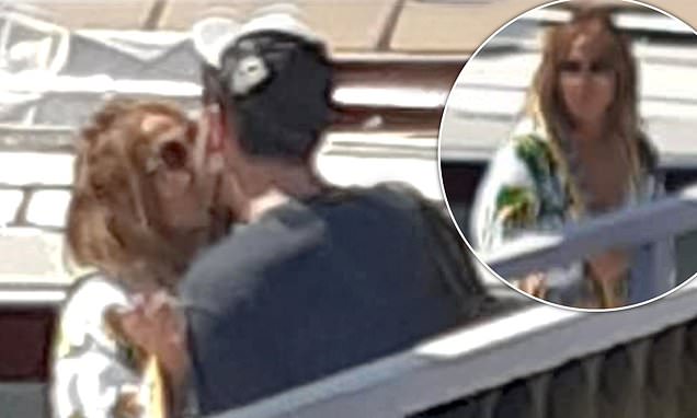 Jennifer Lopez and Ben Affleck share a kiss in Naples as they continue PDA-filled European getaway – Daily Mail