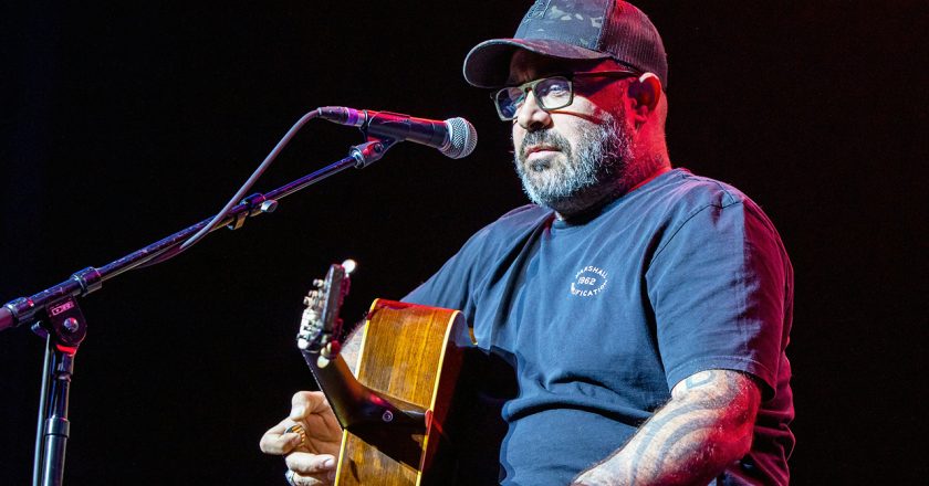 Country singer Aaron Lewis disses libs, Bruce Springsteen in new patriotic song – Fox News