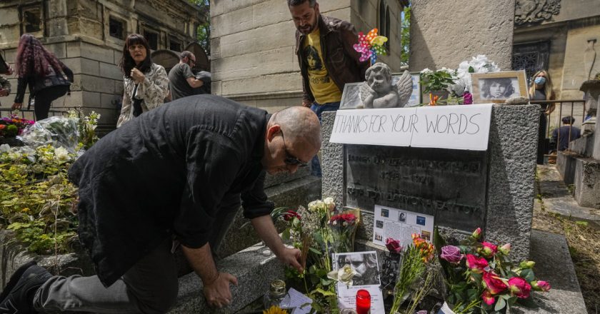 50 years after his death, fans honor Jim Morrison in Paris – NBC News