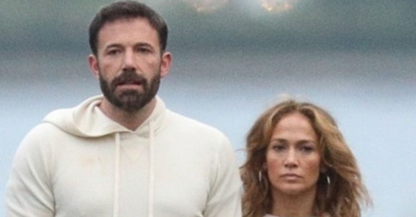 Jennifer Lopez and Ben Affleck Do His-and-Hers Athleisure – Yahoo Lifestyle