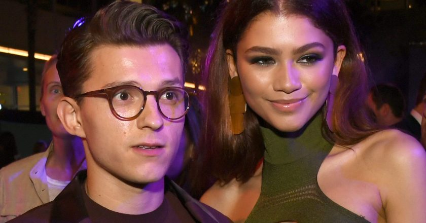 Spider-Man Stars Tom Holland And Zendaya Spotted Not-Upside-Down Kissing – HuffPost