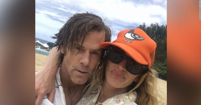 Julia Roberts shares rare selfie with husband Danny Moder to celebrate wedding anniversary – CNN