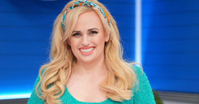 Rebel Wilson posts selfie in plunging blue swimsuit while on yacht – Fox News