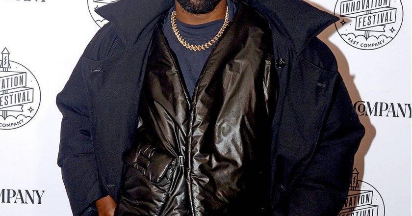 Kanye Wests Face Mask Just Became Paris Fashion Weeks Must-See Accessory – E! NEWS