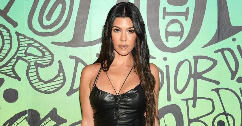 Kourtney Kardashian Just Shared An Unedited Booty Photo Wearing a Thong Bikini On Instagram – Yahoo Lifestyle