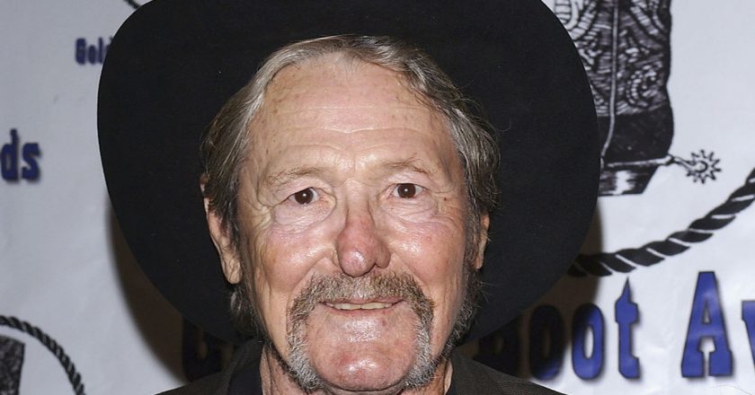 William Smith, Laredo actor known for playing cowboys and brawlers, dead at 88 – Fox News