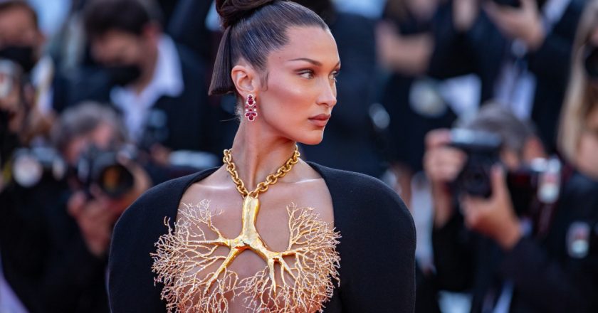 Bella Hadid covers breasts with stunning golden lungs necklace by Schiaparelli – Page Six