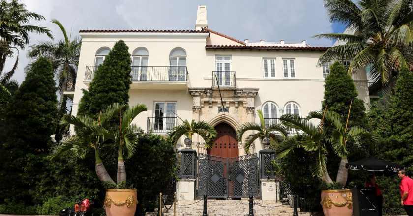 Police: 2 People Died At Former Versace Mansion In Apparent Double Suicide – HuffPost