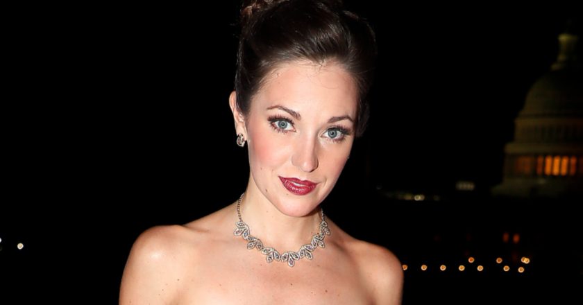 Broadway star Laura Osnes explains why she quit a show rather than get vaccinated – Page Six