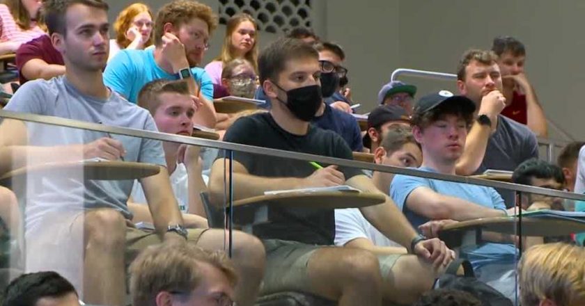 Few ISU students wearing masks despite CDC guidelines – KCCI Des Moines