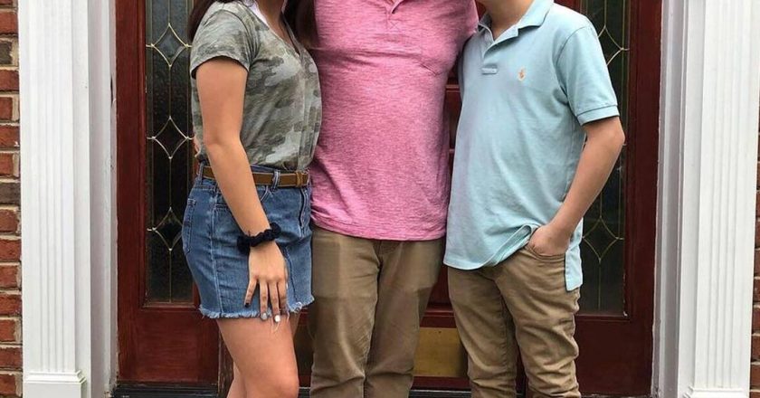 Hannah and Collin Gosselin Look All Grown-Up in First Day of School Photo Taken By Dad Jon – E! NEWS