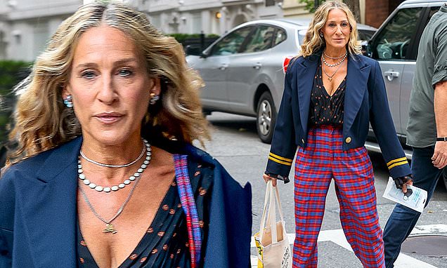 Sarah Jessica Parker displays her ample cleavage in a plunging top as she films a scene – Daily Mail