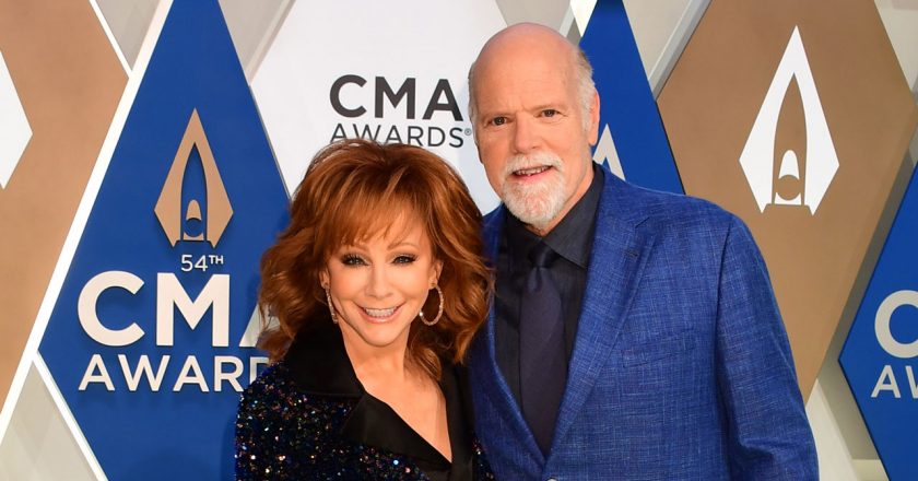 Reba McEntire reveals she caught coronavirus despite being vaccinated: Its not fun to get this – Fox News