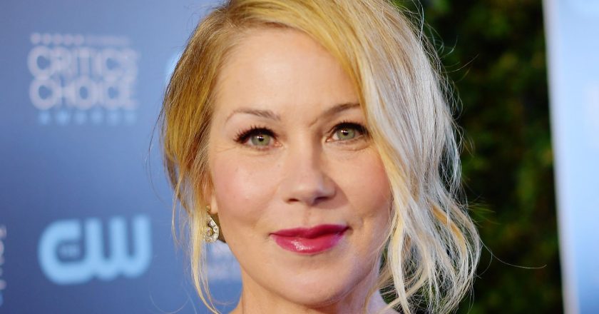 Christina Applegate Reveals She Has Multiple Sclerosis – HuffPost