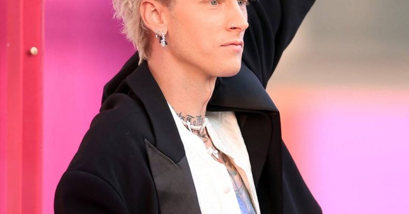 Machine Gun Kelly Reveals Dramatic Head Tattoo as He Shaves His Hair Off – E! NEWS