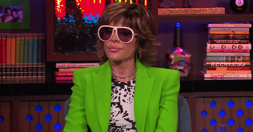 Watch Lisa Rinna Vociferously (and Profanely) Defend Erika Jayne on WWHL – Vulture