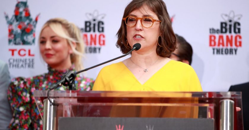 Mayim Bialik: Big Bang Theory star clarifies vaccination stance after resurfaced comments – The Independent