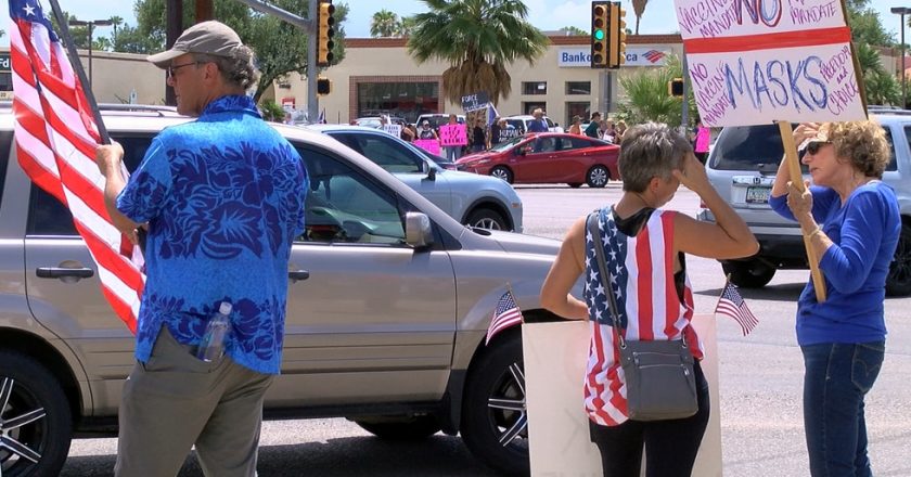 Hundreds gather outside of Tucson Medical Center protesting mandatory vaccines – KOLD