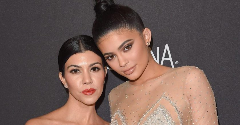 Kourtney Kardashian and Kylie Jenner show off their Halloween decorations in new photos – Yahoo! Voices