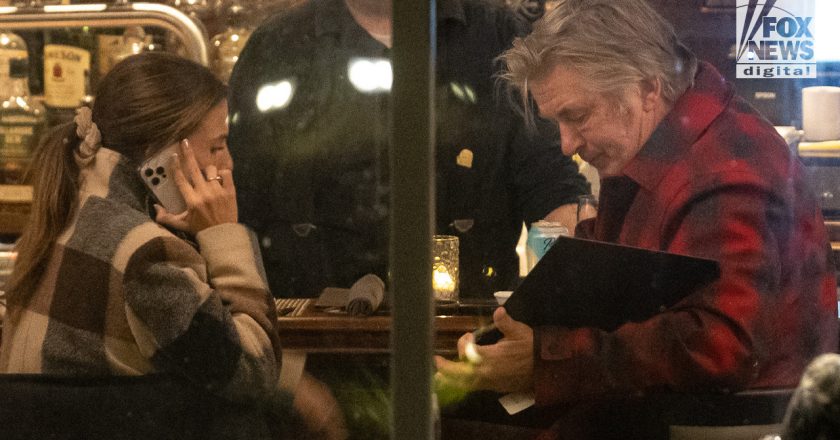 Alec Baldwin and wife Hilaria dine in Vermont bar closed to public as Rust probe picks up steam – Fox News