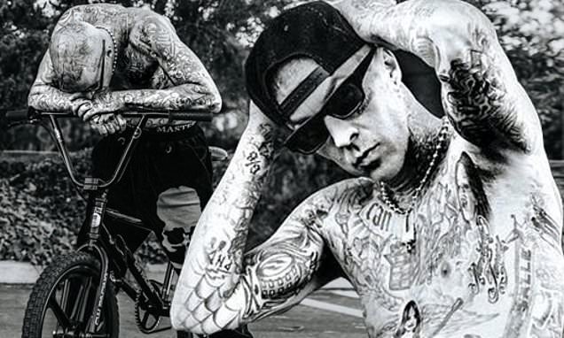 Travis Barker goes shirtless in new snaps posing on a bike…as Kourtney Kardashian comments Lover – Daily Mail